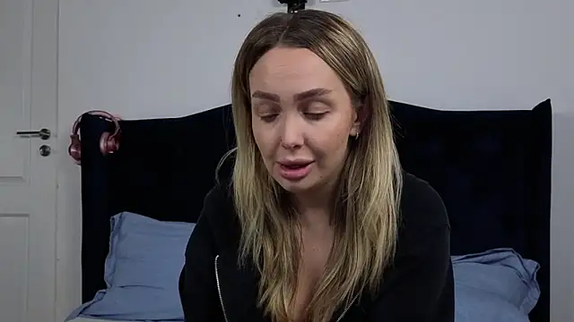 Snapshot of AnnaMaee chatting on 11-19-25, 08:31 AnnaMaee online show from 11-19-25, 08:31