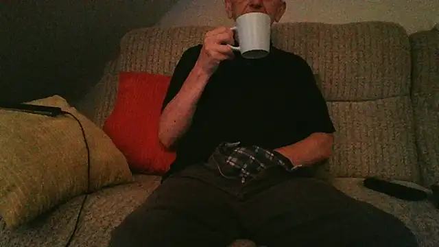 Snapshot of mr_english50 chatting on 06-17-26, 04:59 mr english50 online show from 06-17-26, 04:59