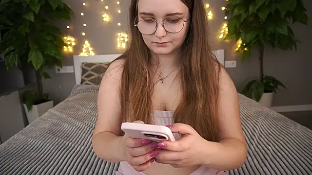 MagicPeachh  online show from 12-30-24, 01:47