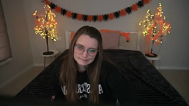 MagicPeachh  online show from 10-20-25, 12:27