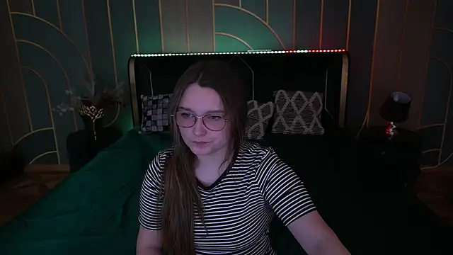 MagicPeachh  online show from 11-14-25, 06:45