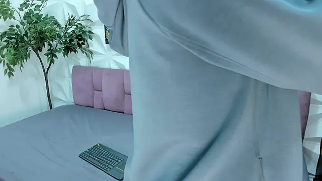 Victoria Coleman online show from 02-25-25, 11:52