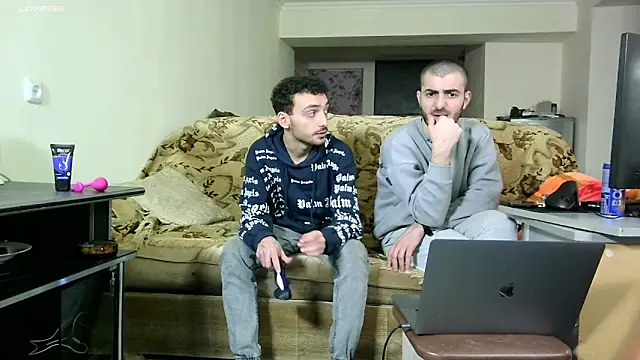 Snapshot of Barney_Tedd chatting on 12-30-24, 01:04 Barney Tedd online show from 12-30-24, 01:04