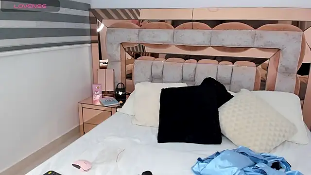 Snapshot of CamiiLovers chatting on 01-17-25, 11:18 CamiiLovers online show from 01-17-25, 11:18