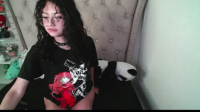 Snapshot of CherieCurl chatting on 09-23-25, 02:42 CherieCurl online show from 09-23-25, 02:42