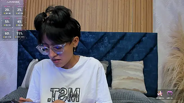 Snapshot of Marge_lasander chatting on 02-04-25, 01:23 Marge lasander online show from 02-04-25, 01:23