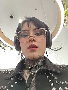 taaylor33 online show from 06-18-26, 04:11