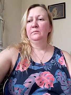 Snapshot of blondyaguar chatting on 01-24-25, 12:41 blondyaguar online show from 01-24-25, 12:41