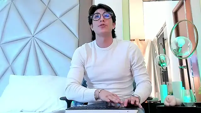 Karimferrer online show from 12-17-24, 07:29