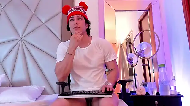 Karimferrer online show from 12-19-24, 04:34