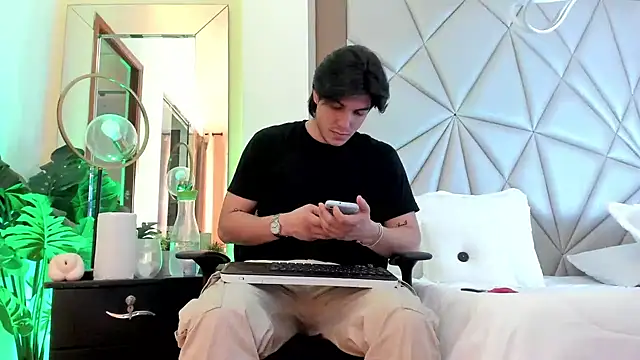 Karimferrer online show from 01-14-25, 08:41