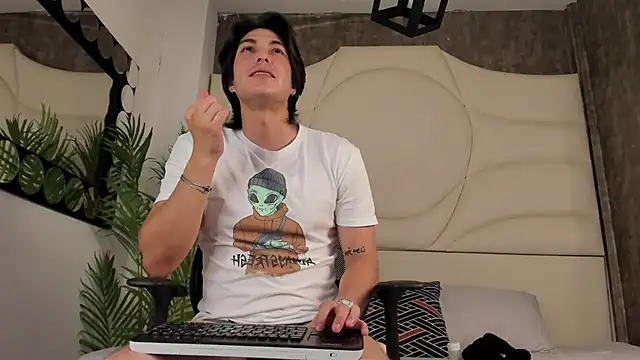 Karimferrer online show from 10-16-25, 07:37