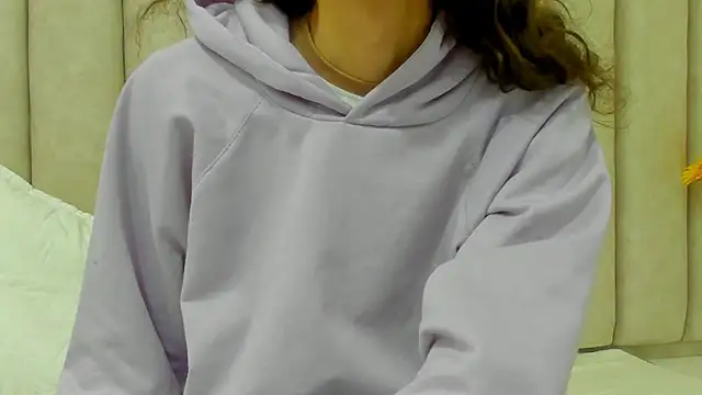 FreyaMoller online show from 10-13-25, 07:47