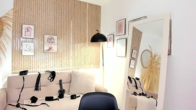 Snapshot of RACHEL_EV chatting on 09-13-25, 04:45 RACHEL EV online show from 09-13-25, 04:45