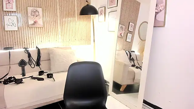 Snapshot of RACHEL_EV chatting on 09-18-25, 04:36 RACHEL EV online show from 09-18-25, 04:36