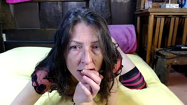 Snapshot of Reprobate4 chatting on 03-04-25, 11:43 Reprobate4 online show from 03-04-25, 11:43