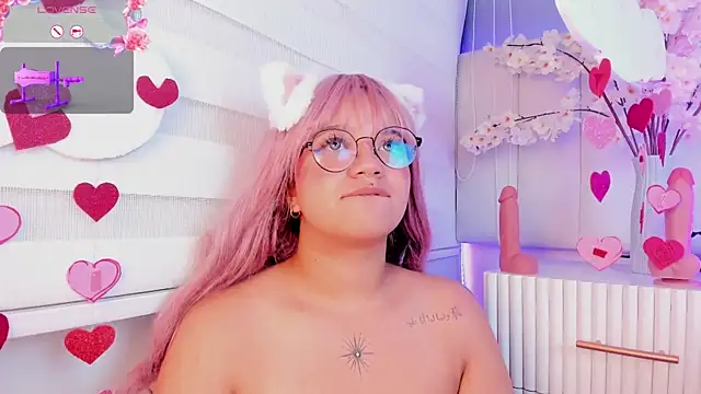 Snapshot of Sally__Walker chatting on 02-15-25, 01:31 Sally Walker online show from 02-15-25, 01:31