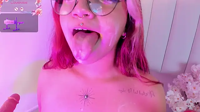 Snapshot of Sally__Walker chatting on 02-25-25, 01:20 Sally Walker online show from 02-25-25, 01:20