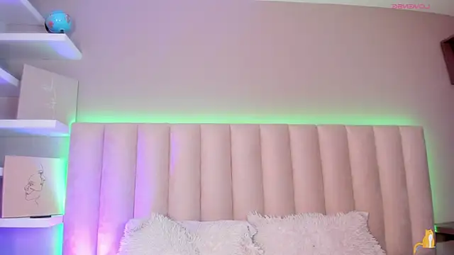 Snapshot of Sally__Walker chatting on 10-10-25, 03:38 Sally Walker online show from 10-10-25, 03:38