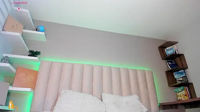 Snapshot of Sally__Walker chatting on 10-16-25, 03:07 Sally Walker online show from 10-16-25, 03:07