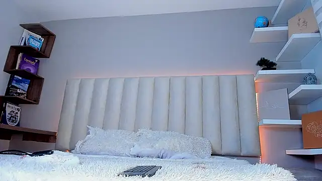 Snapshot of Sally__Walker chatting on 10-29-25, 04:15 Sally Walker online show from 10-29-25, 04:15