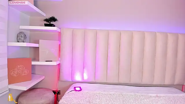 Snapshot of Sally__Walker chatting on 11-20-25, 03:07 Sally Walker online show from 11-20-25, 03:07