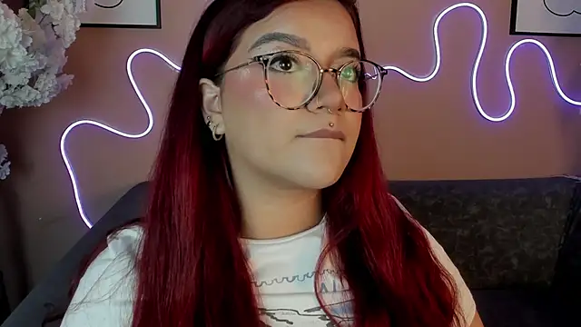 Snapshot of Sally__Walker chatting on 12-16-25, 03:11 Sally Walker online show from 12-16-25, 03:11