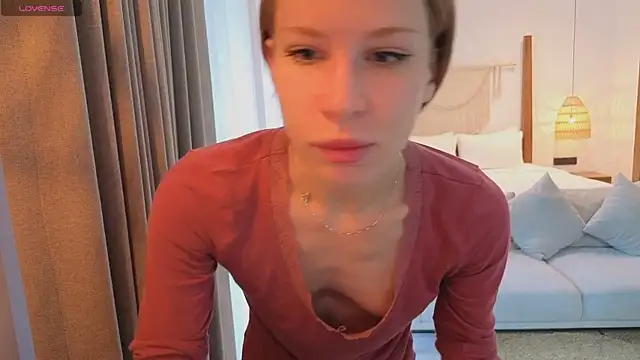 Elis Fox online show from 12-20-25, 11:01