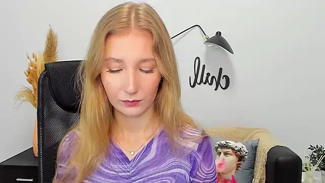 Snapshot of LolaWilsons chatting on 01-17-25, 09:49 LolaWilsons online show from 01-17-25, 09:49