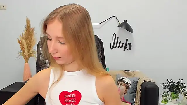 Snapshot of LolaWilsons chatting on 02-11-25, 06:19 LolaWilsons online show from 02-11-25, 06:19