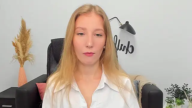 Snapshot of LolaWilsons chatting on 02-13-25, 06:20 LolaWilsons online show from 02-13-25, 06:20