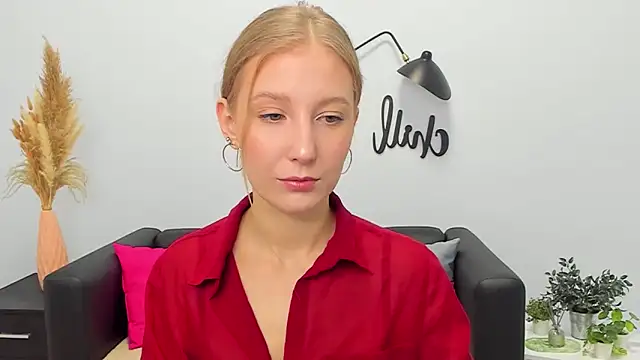 Snapshot of LolaWilsons chatting on 11-28-25, 07:22 LolaWilsons online show from 11-28-25, 07:22