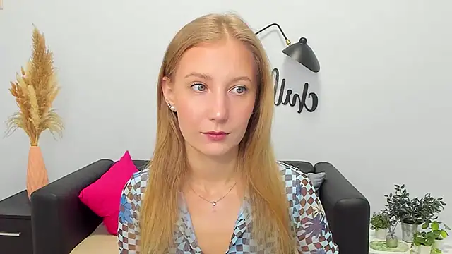 Snapshot of LolaWilsons chatting on 12-05-25, 07:28 LolaWilsons online show from 12-05-25, 07:28