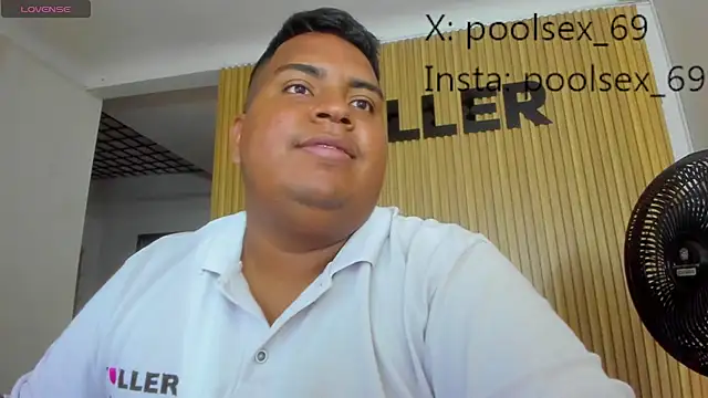 Snapshot of Poolsex_69 chatting on 10-22-25, 07:24 Poolsex 69 online show from 10-22-25, 07:24