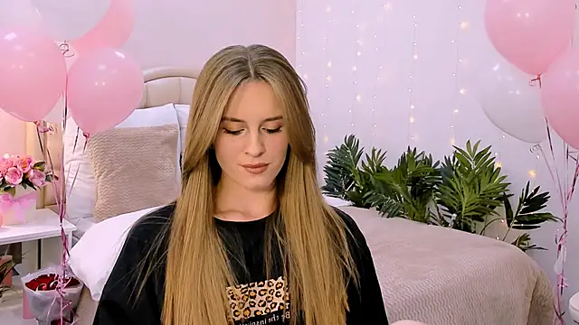 Snapshot of RozzitaBedberry chatting on 01-27-25, 04:11 RozzitaBedberry online show from 01-27-25, 04:11