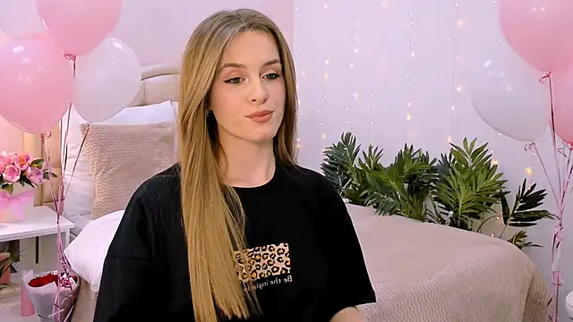 Snapshot of RozzitaBedberry chatting on 01-27-25, 07:13 RozzitaBedberry online show from 01-27-25, 07:13