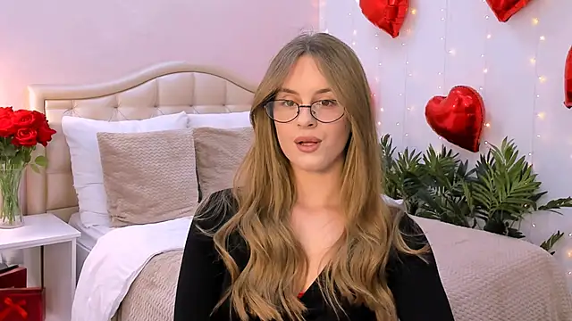 Snapshot of RozzitaBedberry chatting on 03-03-25, 12:48 RozzitaBedberry online show from 03-03-25, 12:48