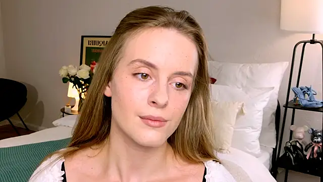 Snapshot of RozzitaBedberry chatting on 09-12-25, 02:06 RozzitaBedberry online show from 09-12-25, 02:06