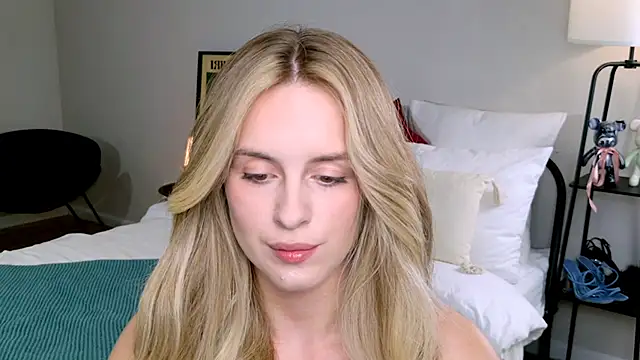 Snapshot of RozzitaBedberry chatting on 09-27-25, 01:27 RozzitaBedberry online show from 09-27-25, 01:27