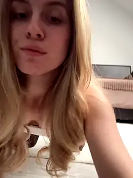 Snapshot of RozzitaBedberry chatting on 11-14-25, 11:53 RozzitaBedberry online show from 11-14-25, 11:53