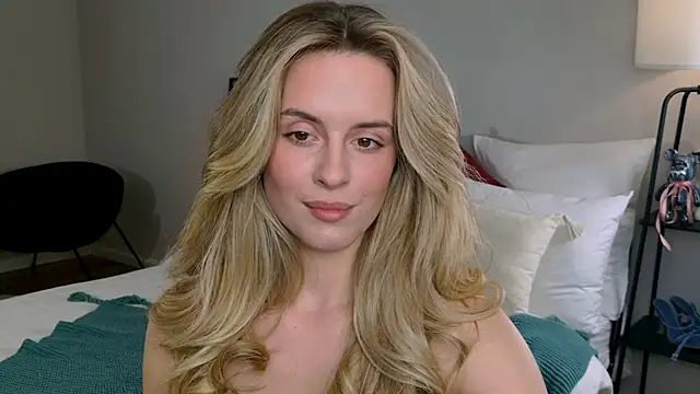 Snapshot of RozzitaBedberry chatting on 11-21-25, 01:10 RozzitaBedberry online show from 11-21-25, 01:10