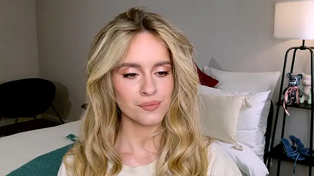 Snapshot of RozzitaBedberry chatting on 11-22-25, 09:47 RozzitaBedberry online show from 11-22-25, 09:47