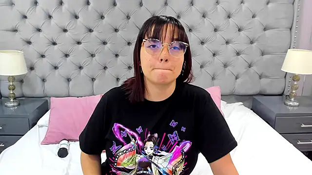 Snapshot of SamantaG chatting on 01-18-25, 04:21 SamantaG online show from 01-18-25, 04:21