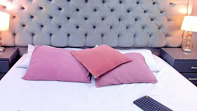 Snapshot of SamantaG chatting on 03-13-25, 12:46 SamantaG online show from 03-13-25, 12:46