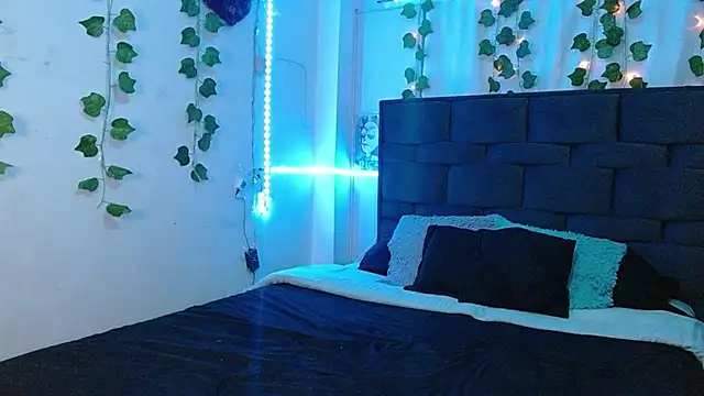 Snapshot of the_lesbian_game chatting on 03-22-25, 06:11 the lesbian game online show from 03-22-25, 06:11