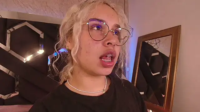 Haelycute online show from 10-06-25, 12:52