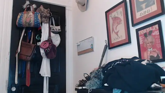 Snapshot of fern4ever chatting on 11-19-25, 11:38 fern4ever online show from 11-19-25, 11:38