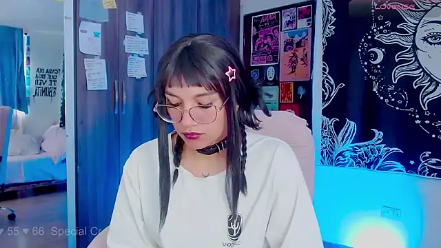 Snapshot of melissahowl chatting on 09-24-25, 02:20 melissahowl online show from 09-24-25, 02:20