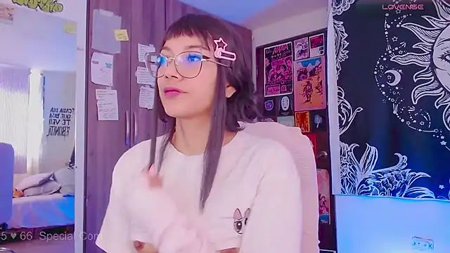 Snapshot of melissahowl chatting on 09-26-25, 04:44 melissahowl online show from 09-26-25, 04:44