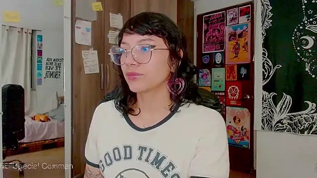 Snapshot of melissahowl chatting on 10-20-25, 02:34 melissahowl online show from 10-20-25, 02:34